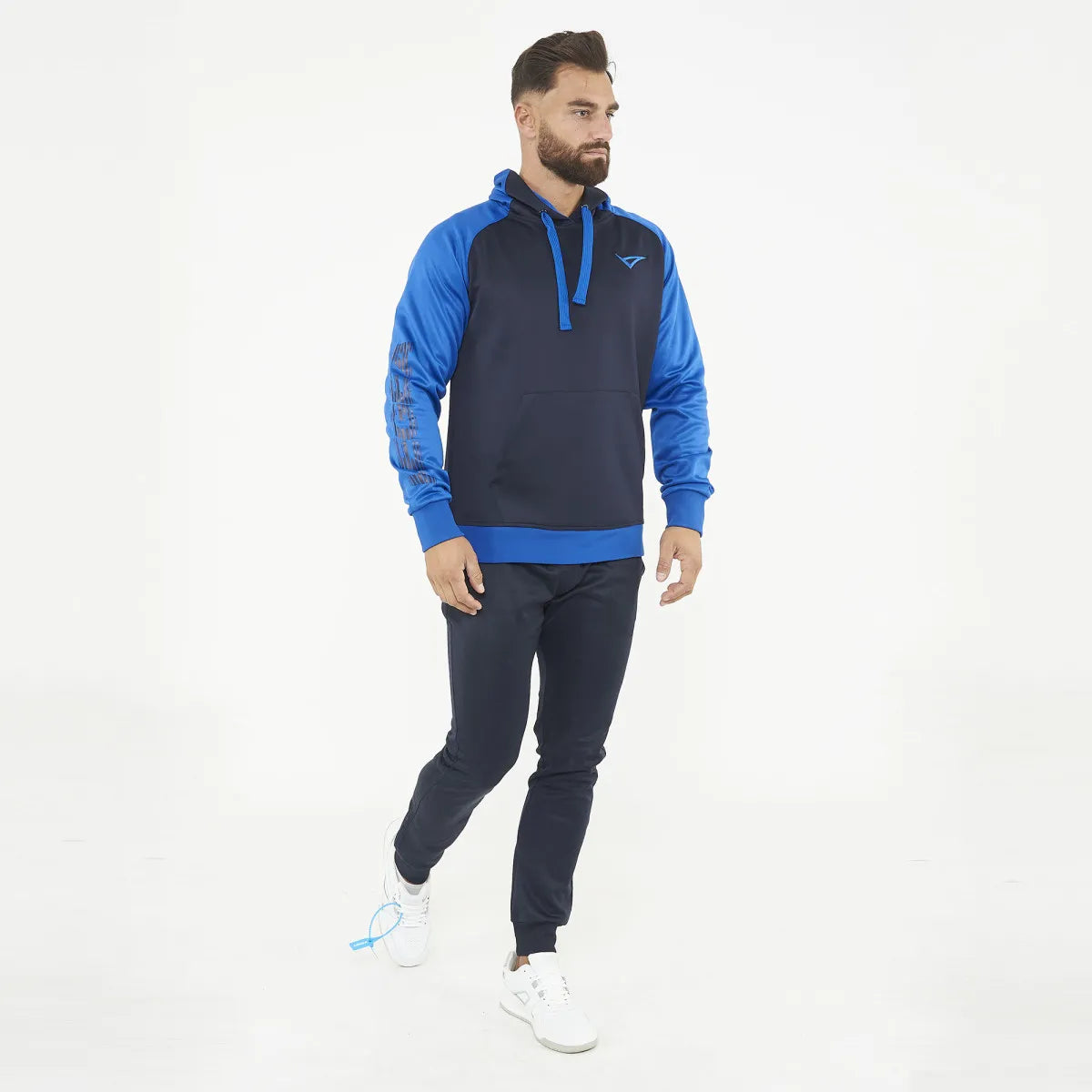 Chándal deportivo completo almacenado