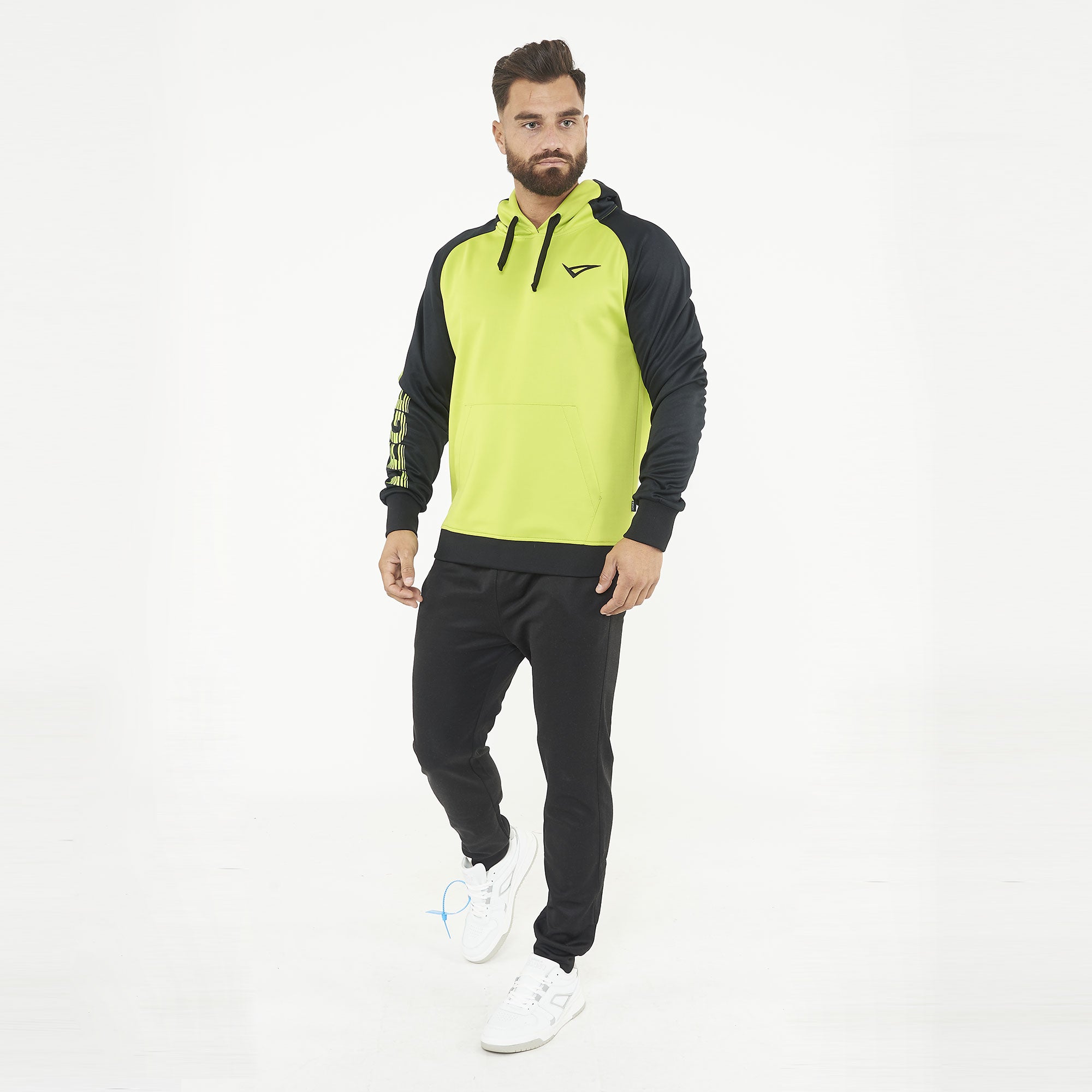 Chándal deportivo completo almacenado