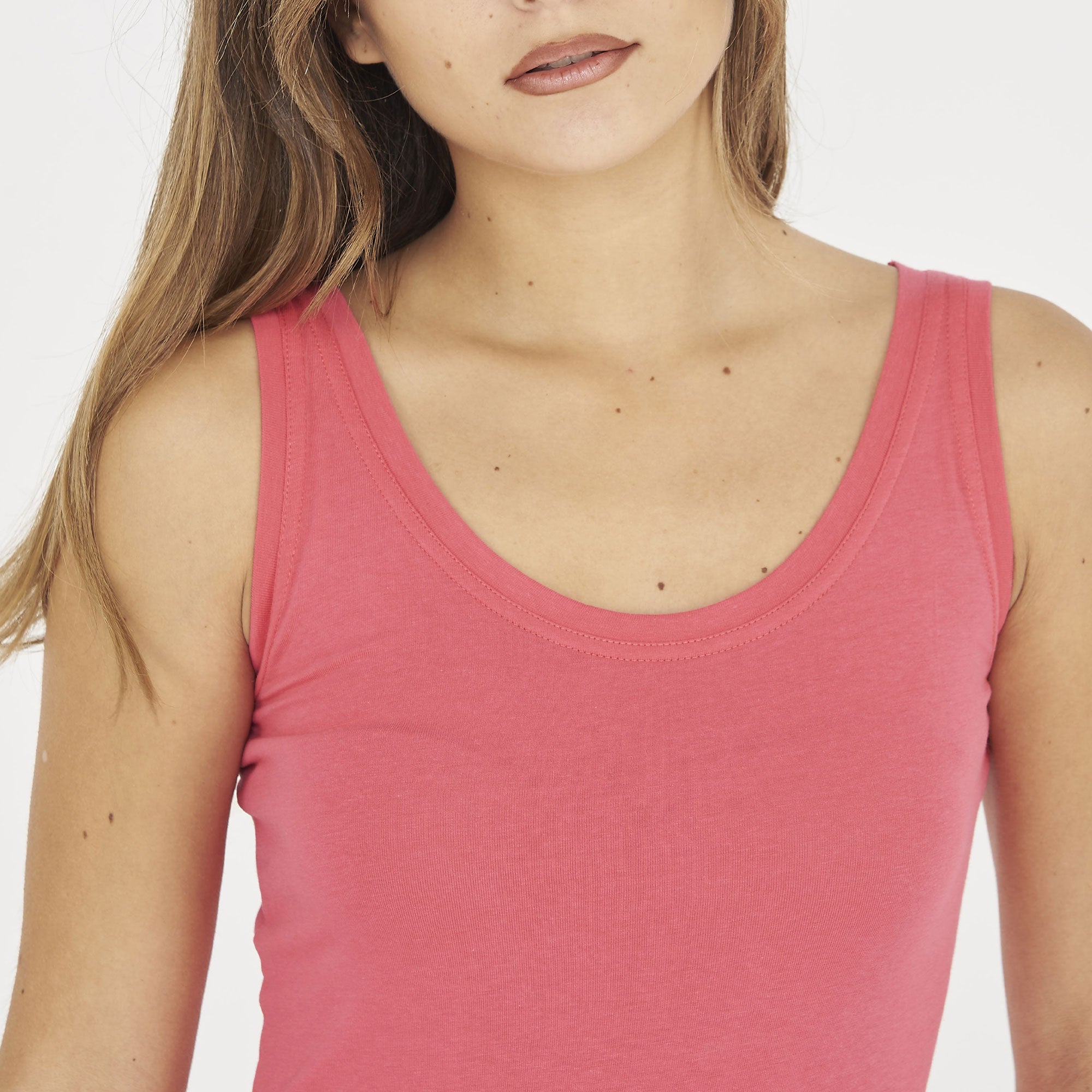 Camiseta sin mangas de algodón Raita con hombros anchos