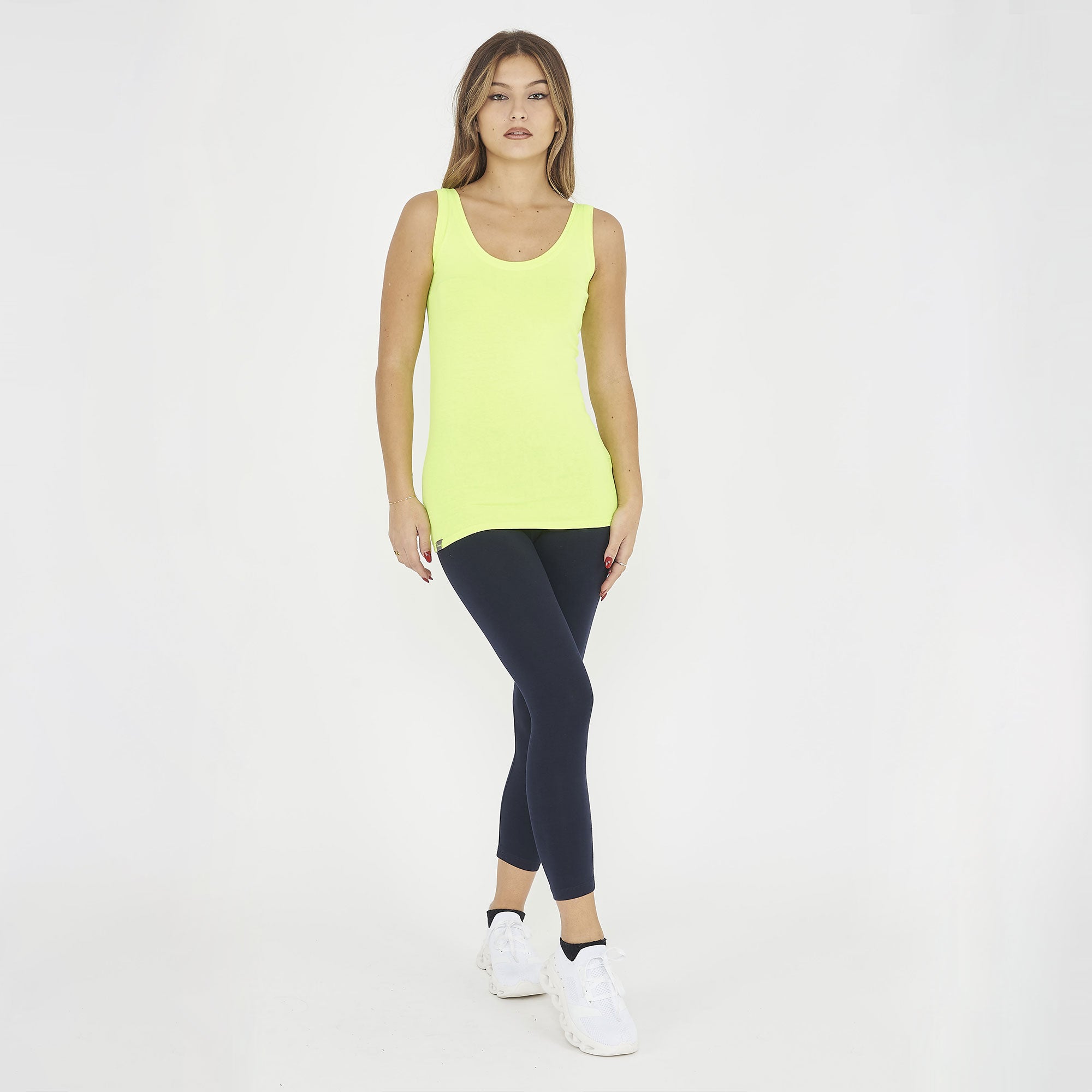 Camiseta sin mangas de algodón Raita con hombros anchos