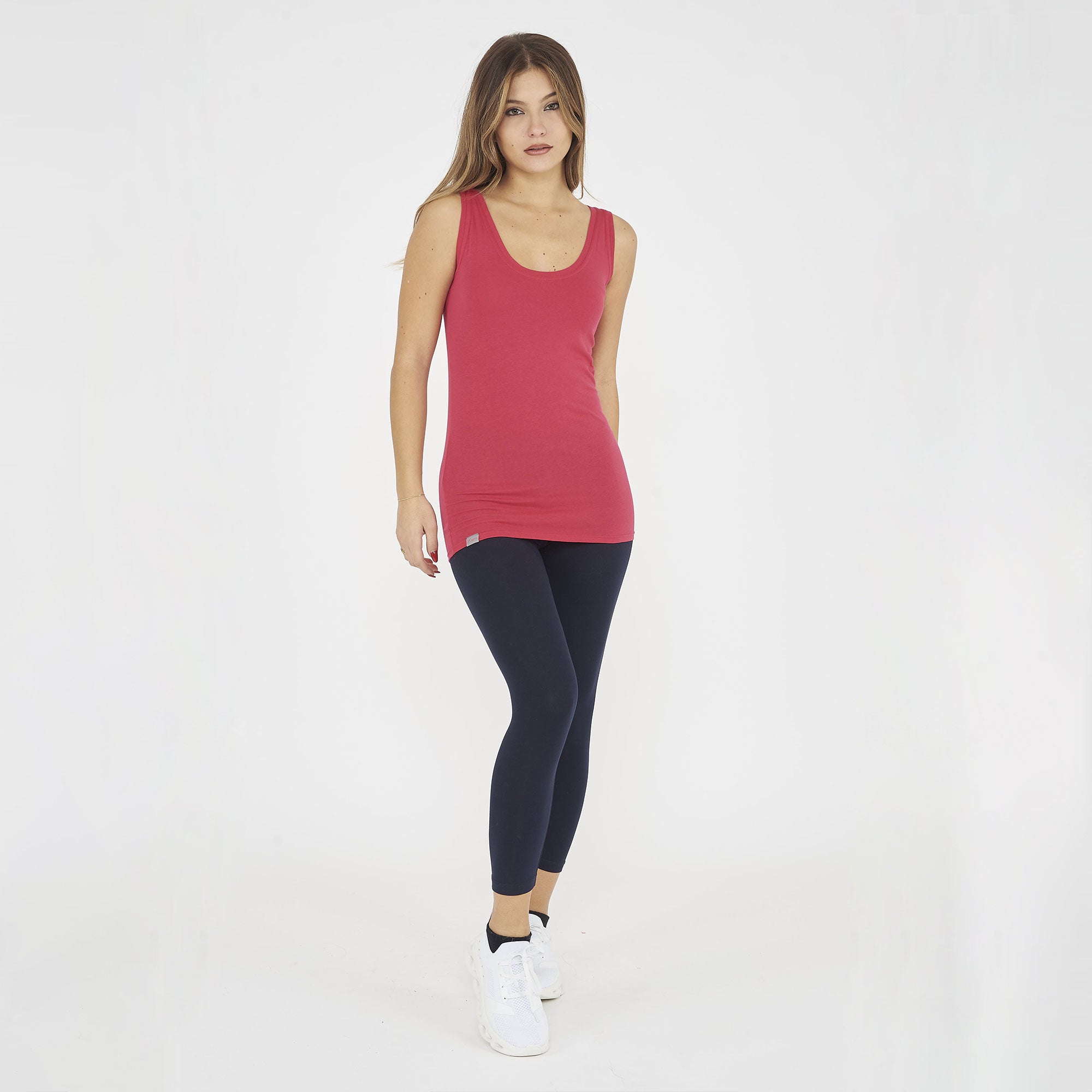 Camiseta sin mangas de algodón Raita con hombros anchos