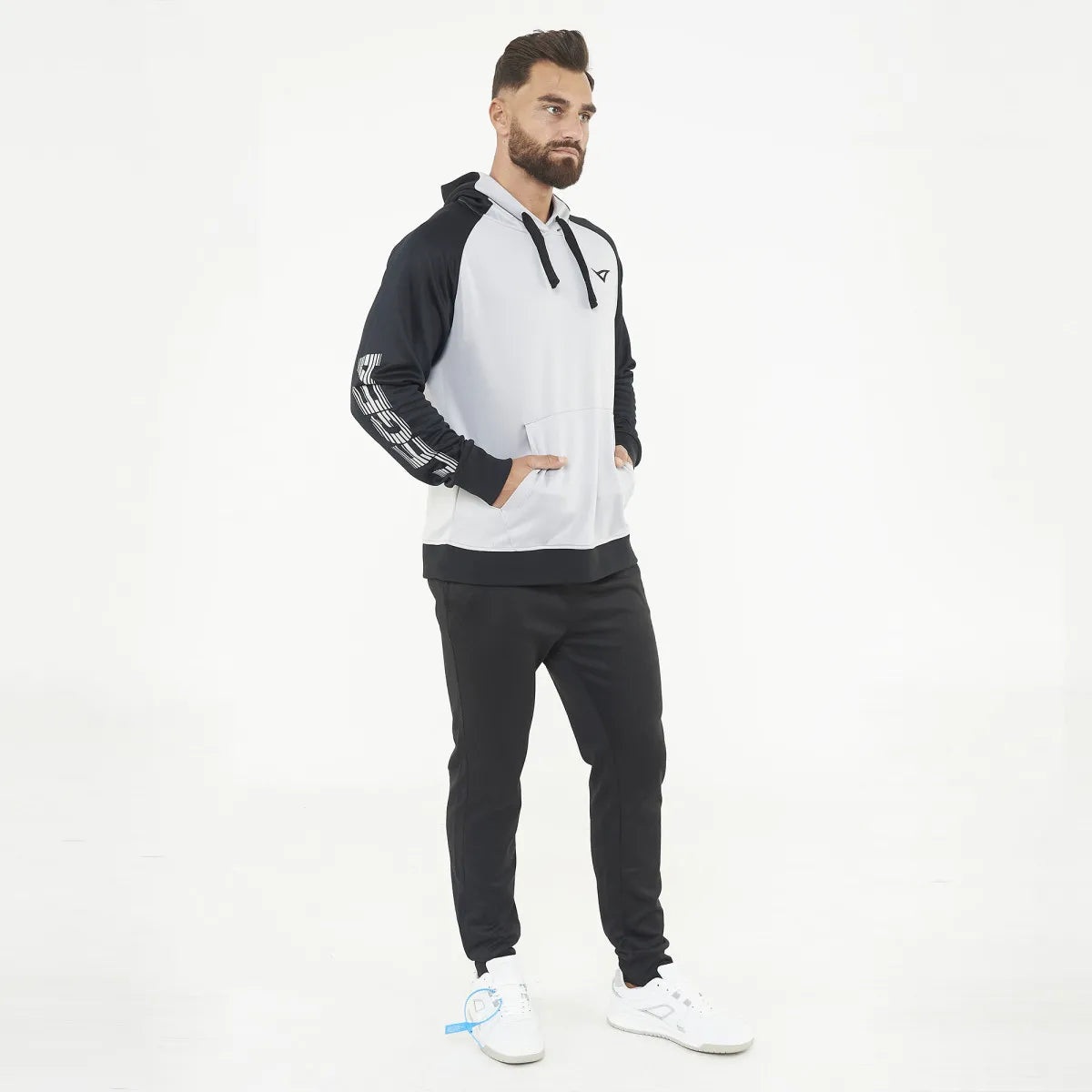 Chándal deportivo completo almacenado