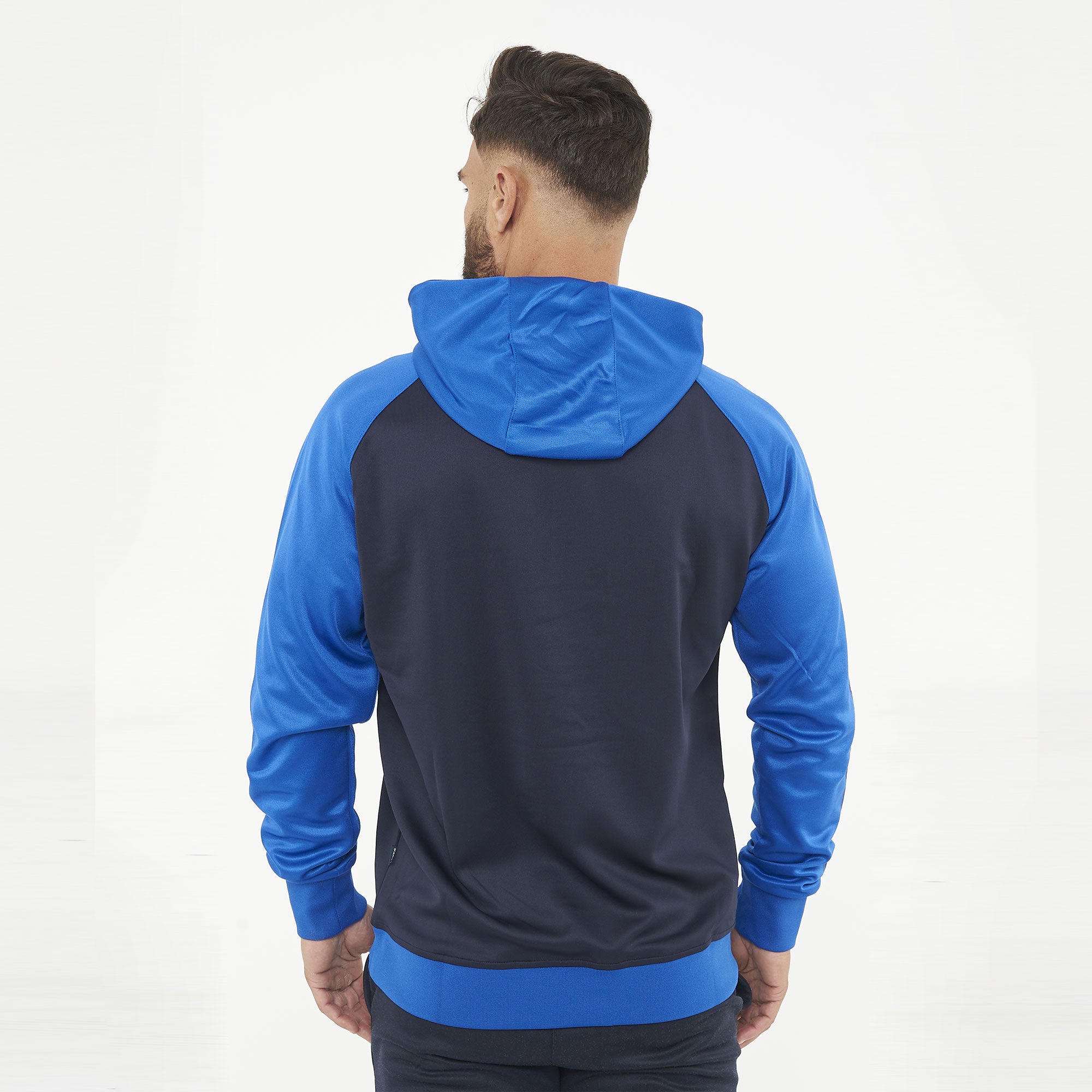 Chándal deportivo completo almacenado