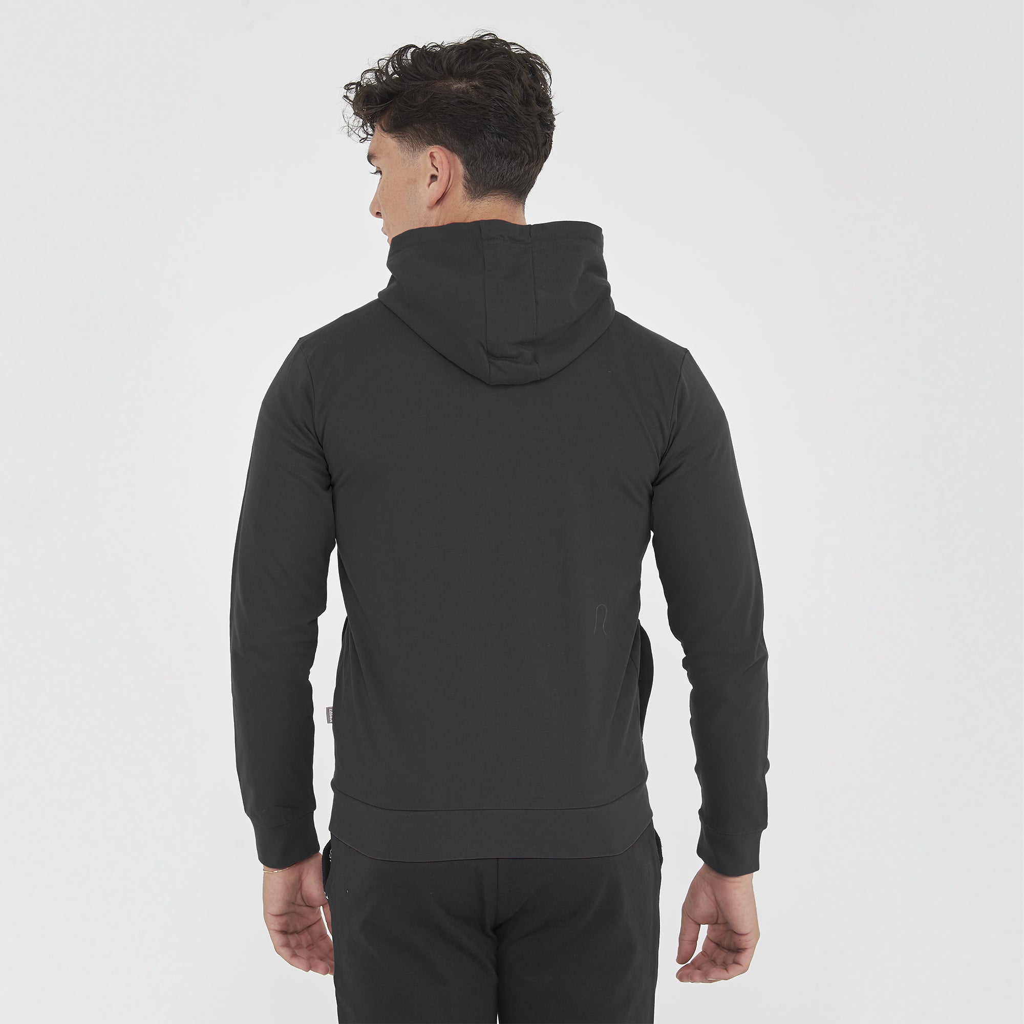 trenerica-s-poluzipom-slim-fit