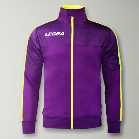 Chaqueta juvenil para actividades al aire libre.