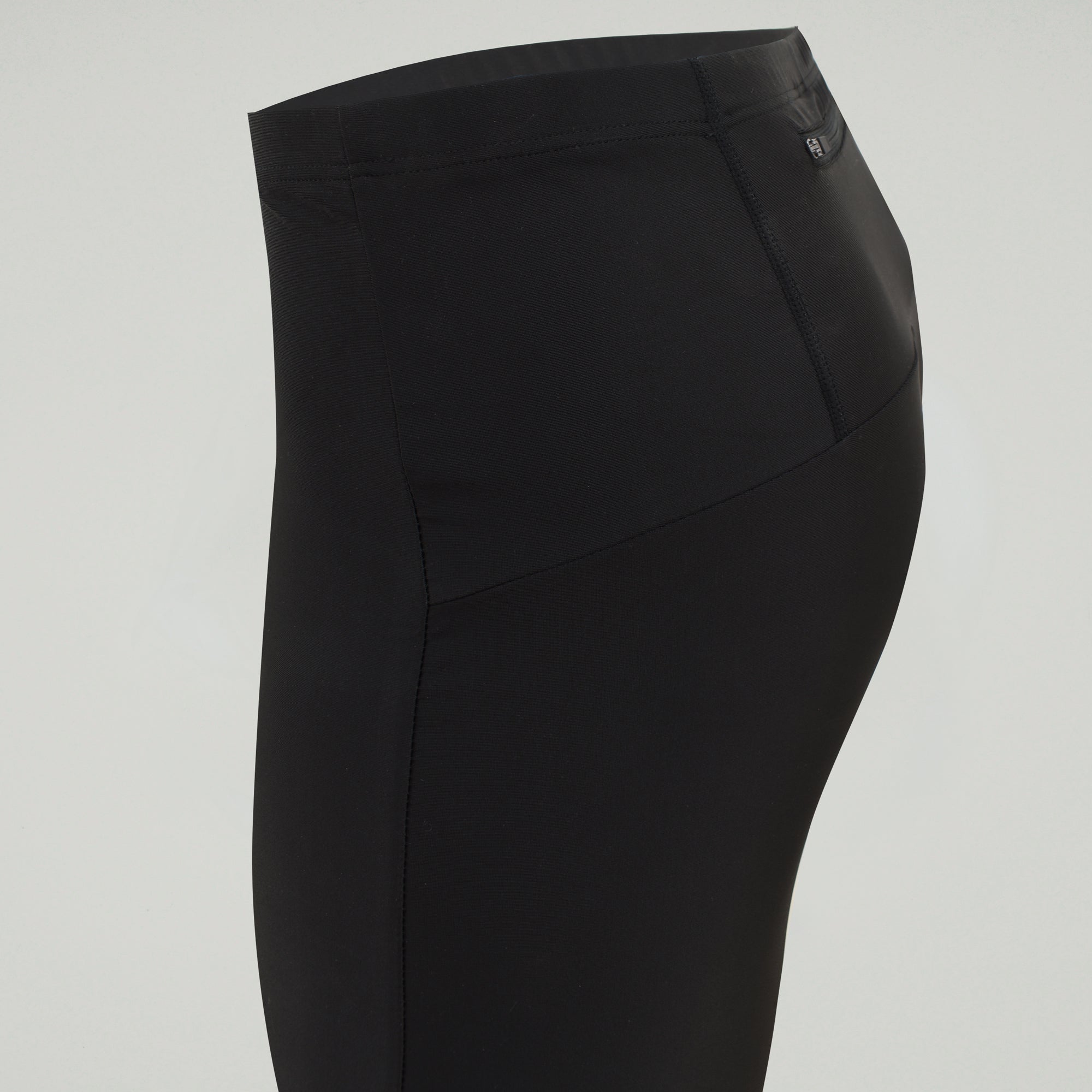 Short da spinning elasticizzati con cuciture ergonomiche