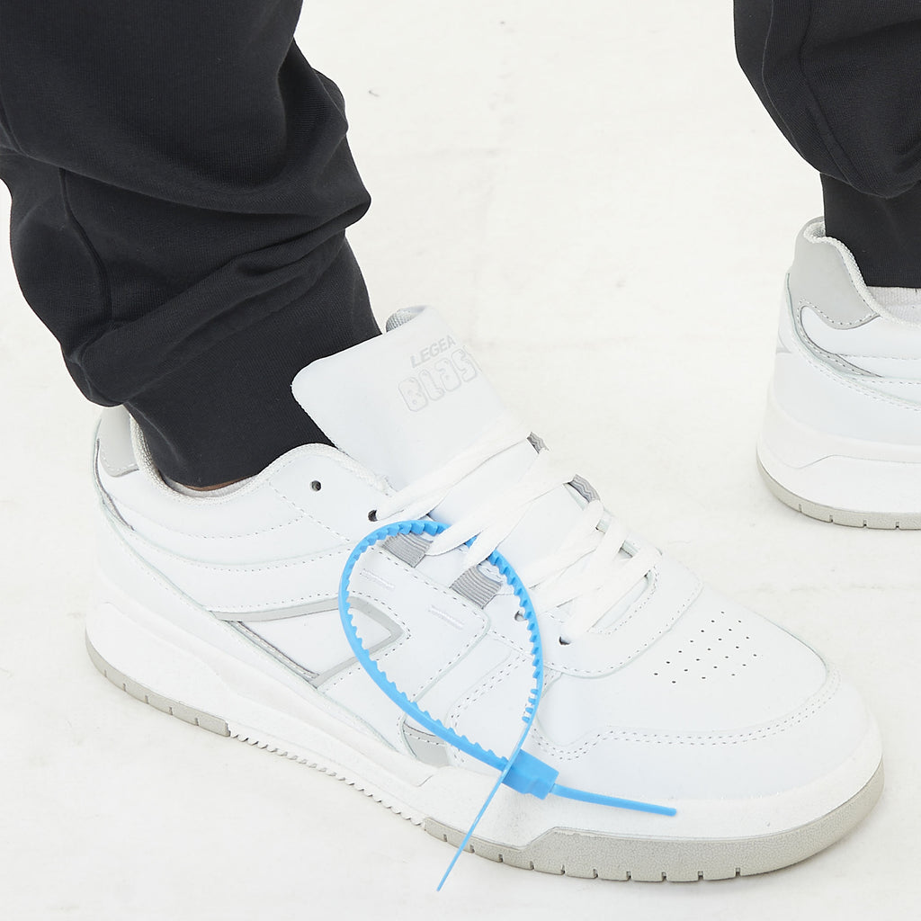 Trekking trousers with zip at the bottom of the leg