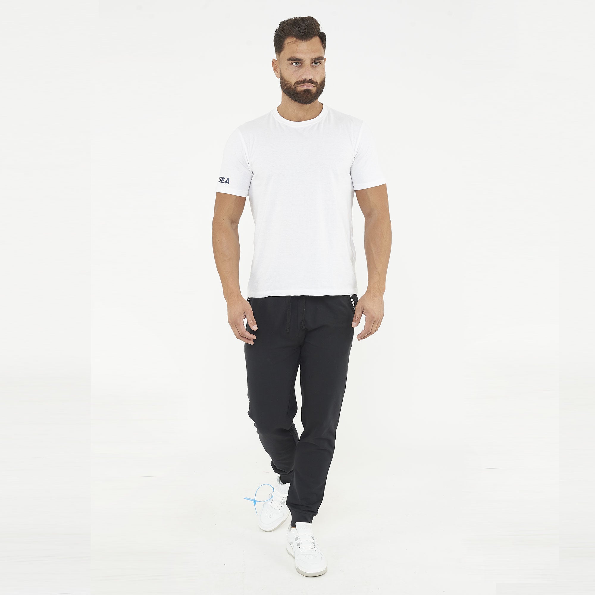 Trekking trousers with zip at the bottom of the leg