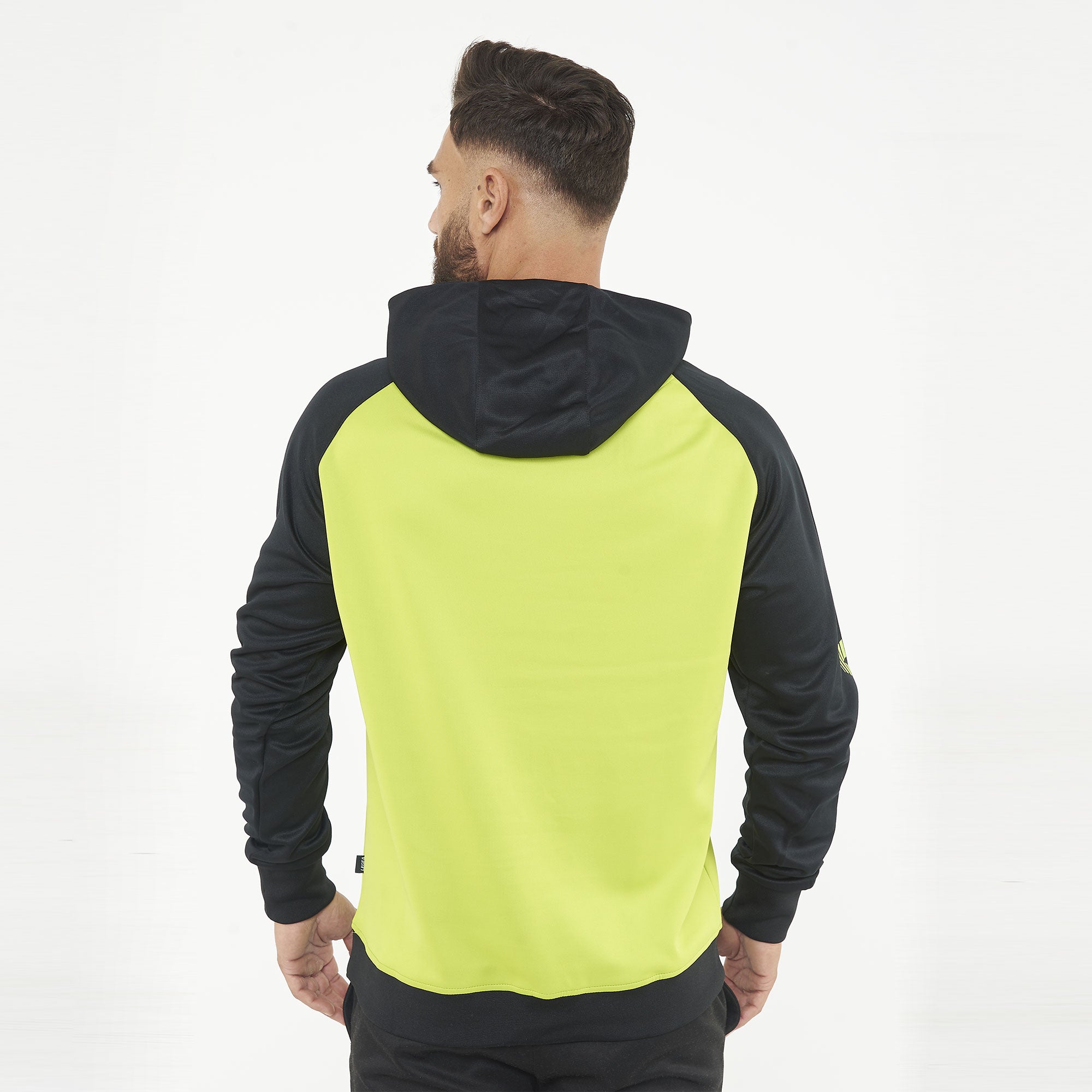 Chándal deportivo completo almacenado