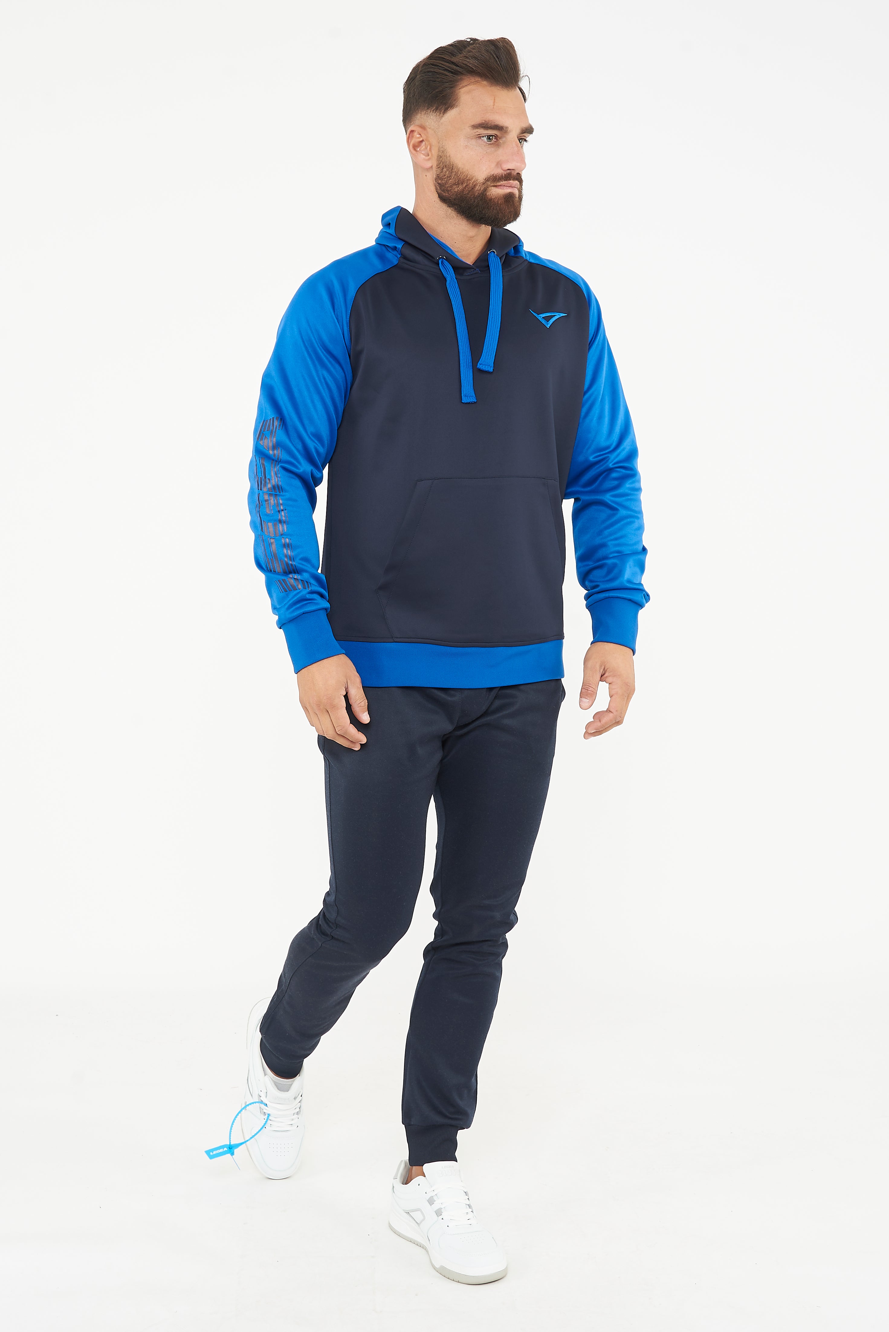 Chándal deportivo completo almacenado